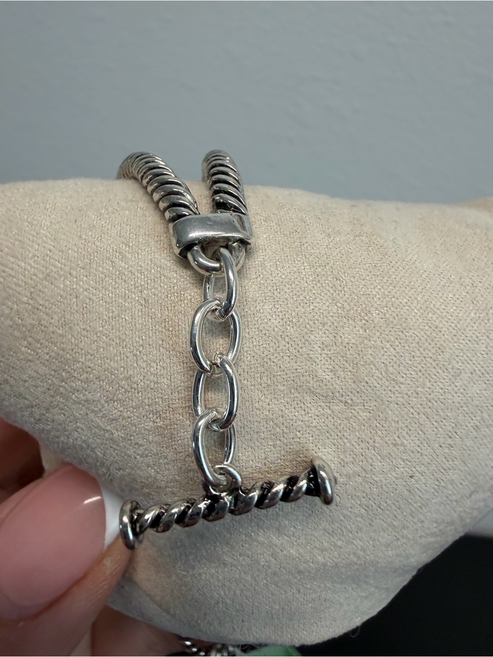 True To Form | Two-Tone Rope-Link Toggle Lock Statement Bracelet ✨ - Picture 6 of 8